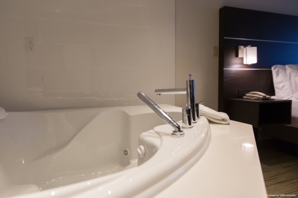 Holiday Inn Express & Suites BRAMPTON